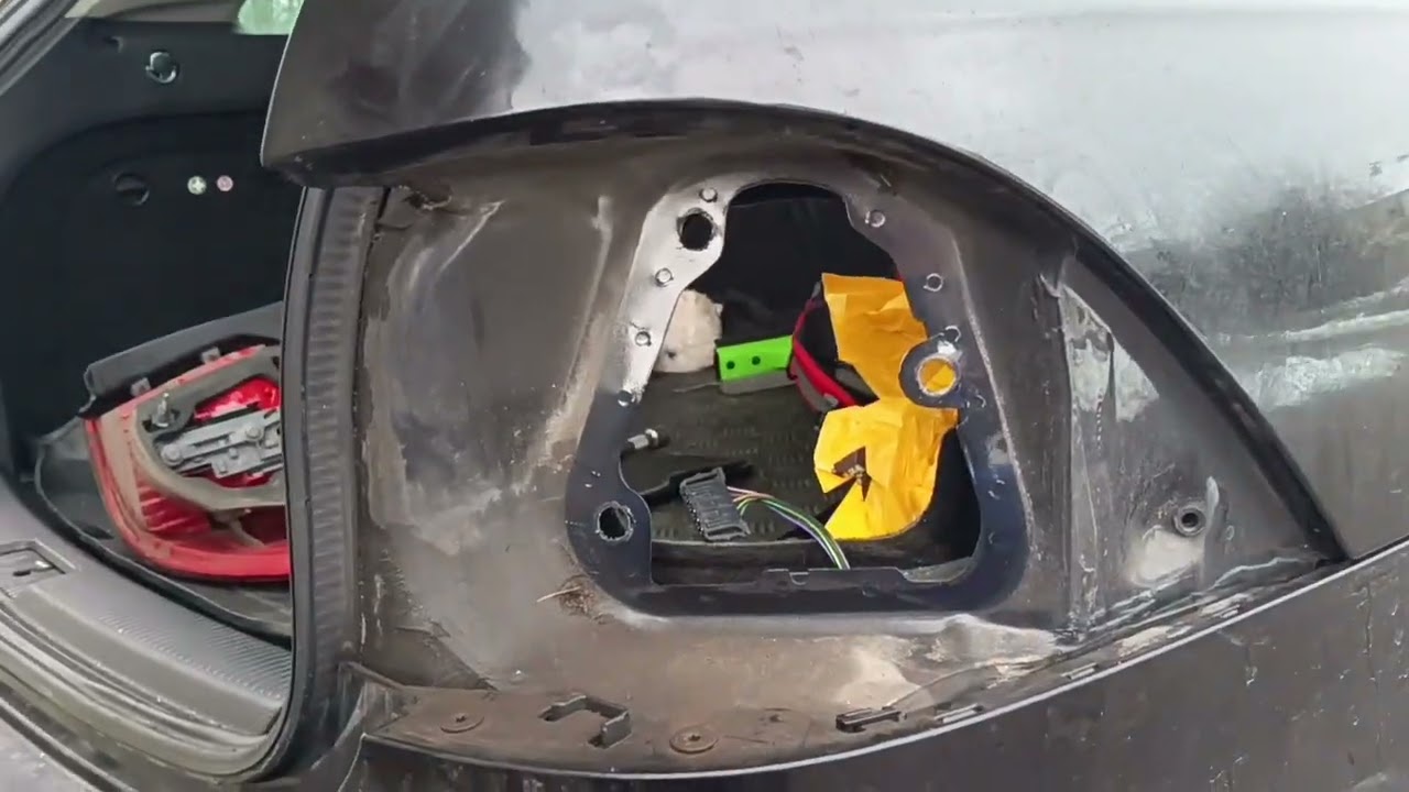 Как поменять в фаре стоп сигнал VW GOLF 5 BMY