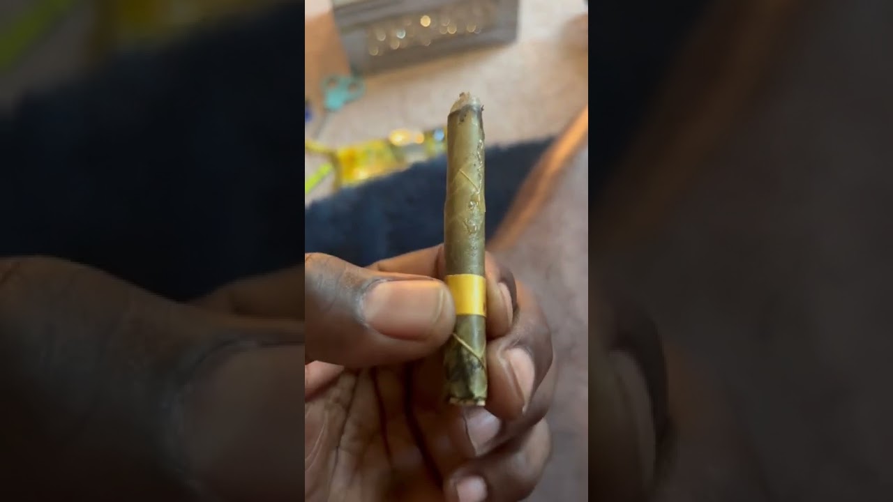 Wax on a Super Lemon Haze stuff crust&hellip; #stonersonly #fyp  #hightimes #420friendly