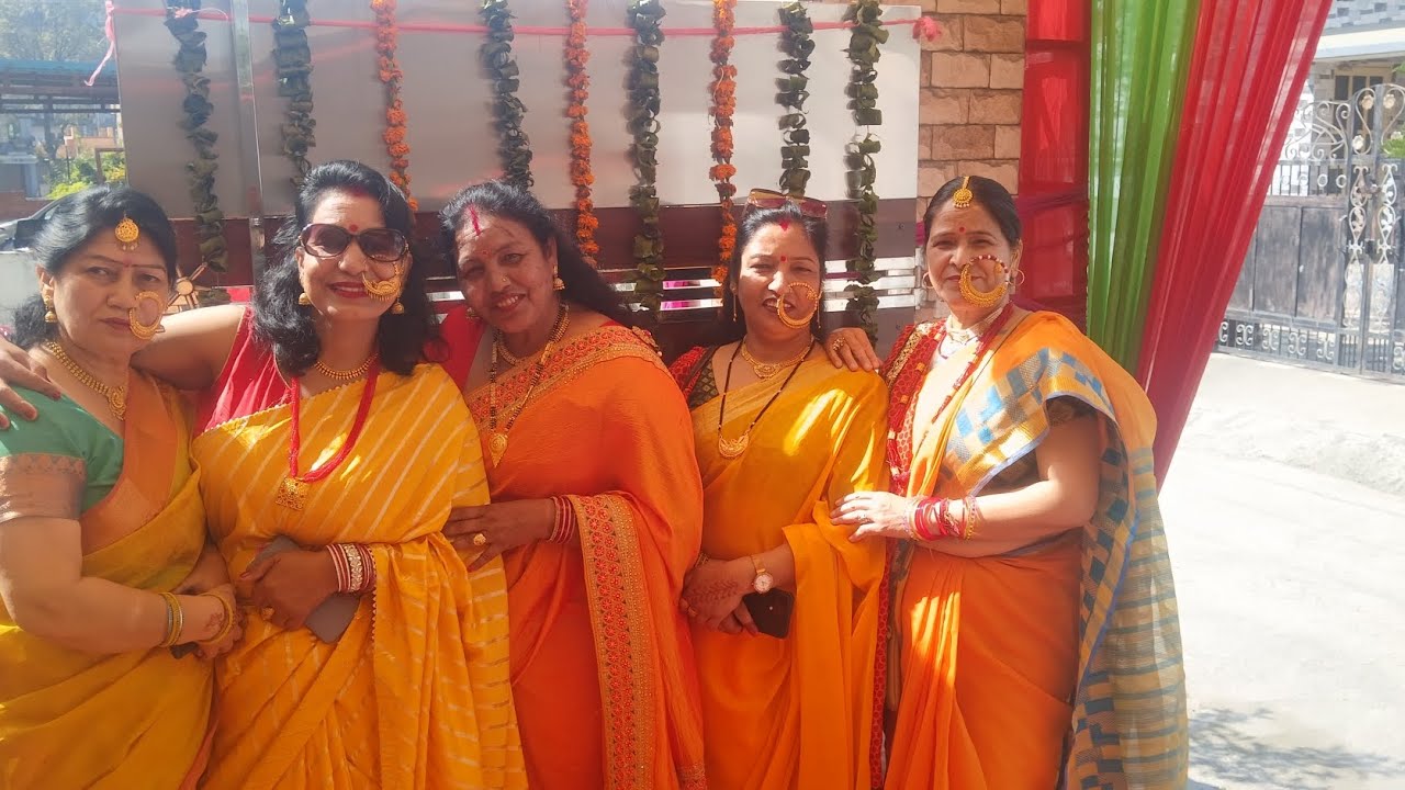 आज सारी सहेलियों का ग्रुप  मंगल स्नान मे मिल गया।विडियो को लाईक कमेंट शेयर जरुर कीजिए।🙏🌸🙏