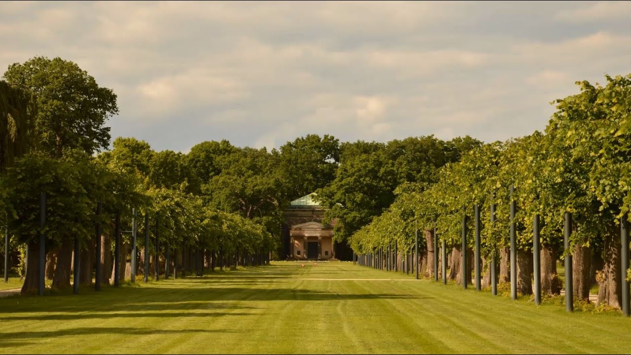 Berggarten-Allee in Hannover