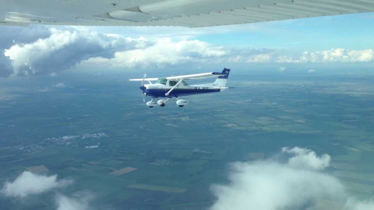 K&ouml;tel&eacute;k rep&uuml;l&eacute;s LHUD fel&eacute; (VFR-IFR)