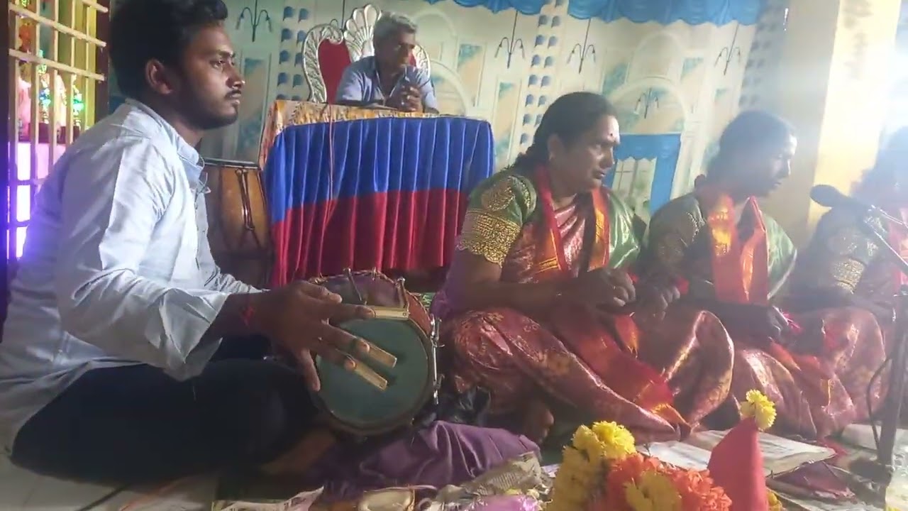 నన్ను వదిలి నీవు పోలేవులే అన్న వరుసలో భక్తి గీతం లిరిక్స్ డిస్క్రిప్షన్ లో ఉన్నాయి