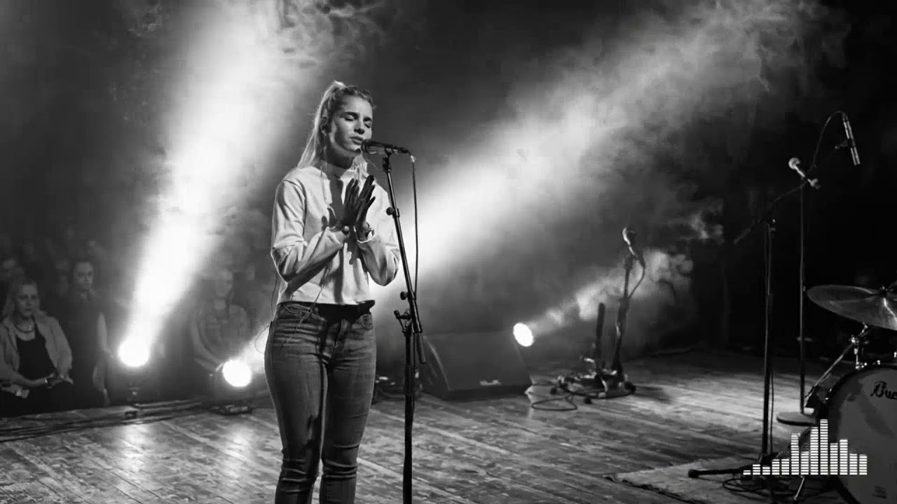 Emotional Pop Song for Calm Night Atmosphere