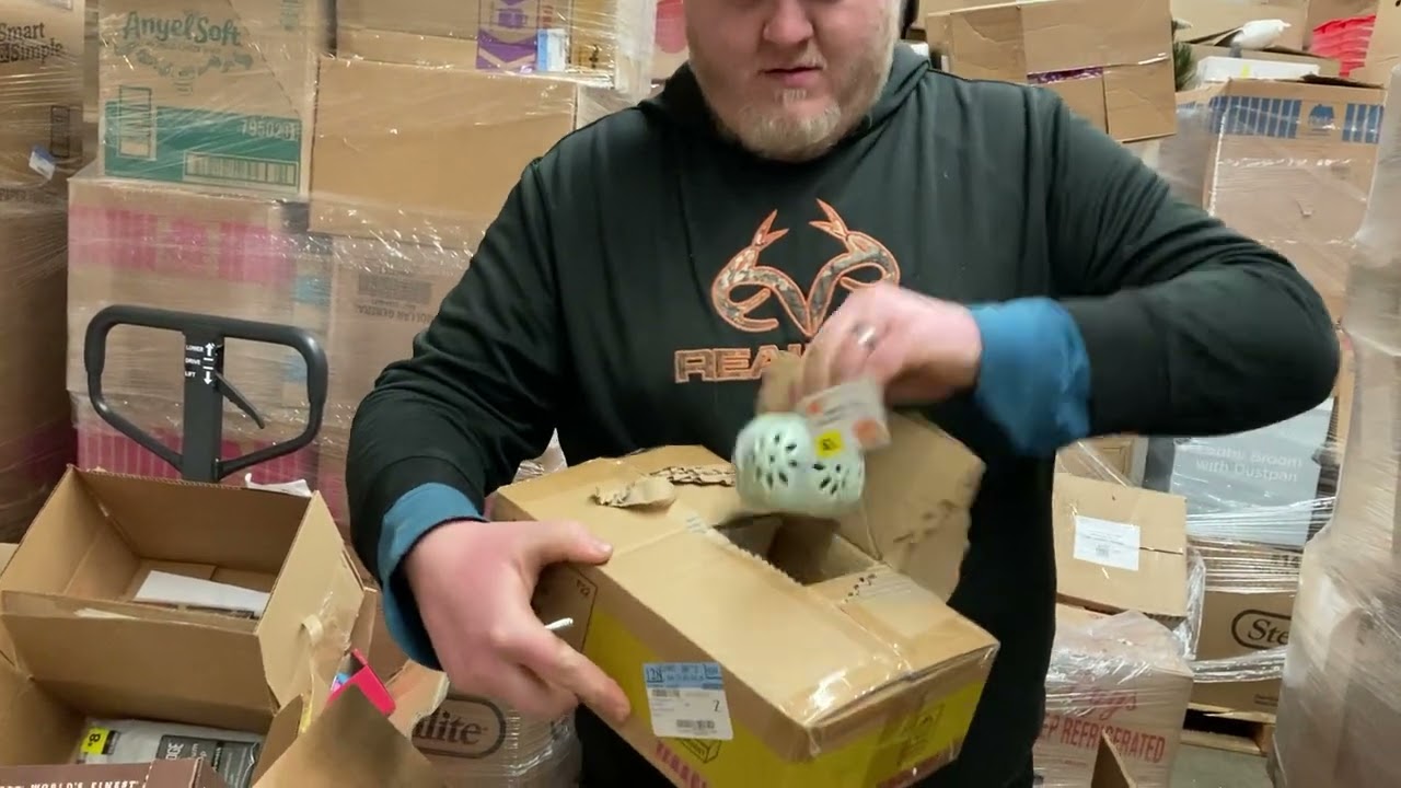 Dollar General pallet unboxing - smallest pallet on the load