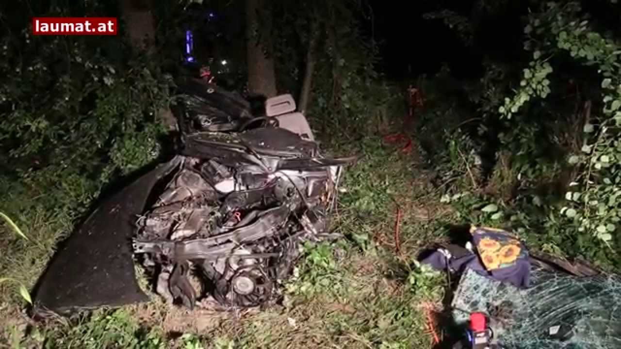 Fahrzeug bei schwerem Unfall in Rottenbach in mehrere Teile gerissen
