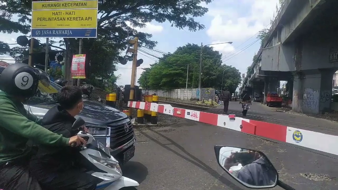 Palang pintu Kereta api Pusdikpom dan Cimindi