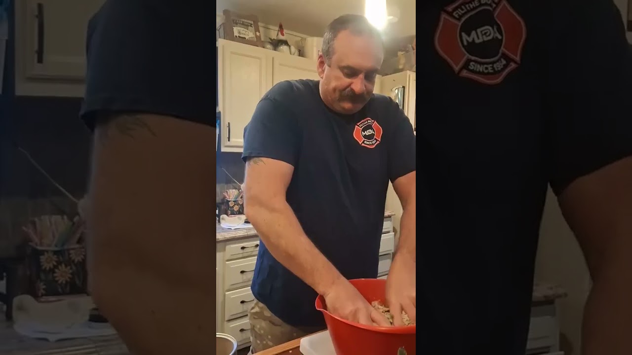 #daddyscooking #meatloaf #meatloafrecipe #momthemeatloaf #yummylucious #imarriedachef