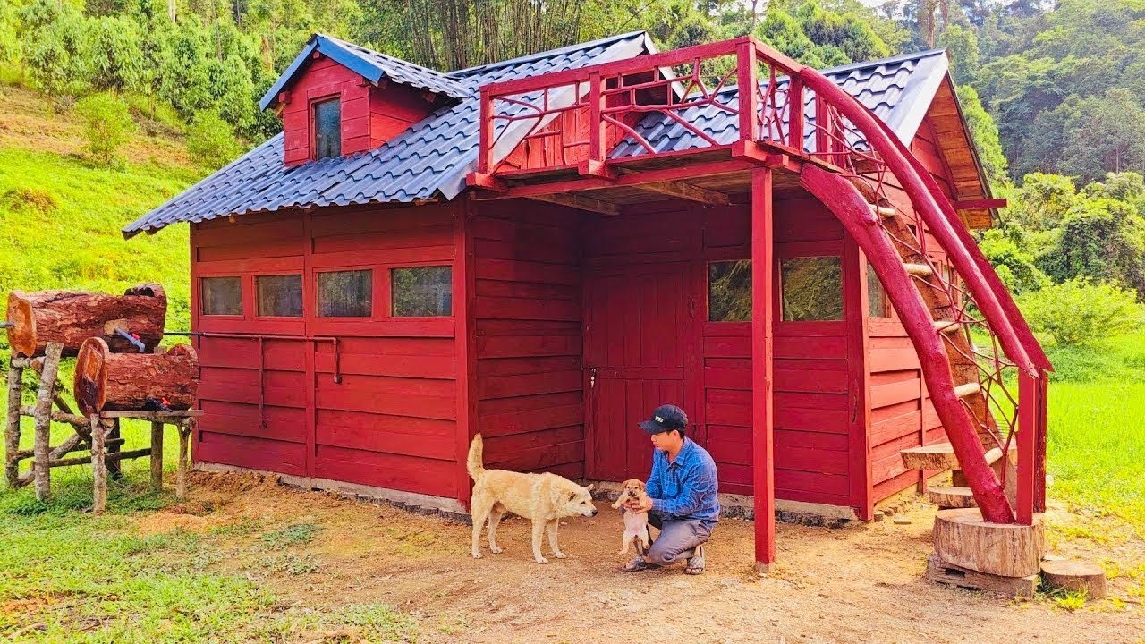 The young man left the city and returned to his hometown to build a farm | Build a new house.