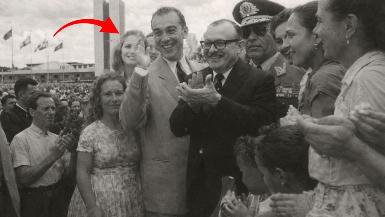 A Foto de 1960 que o Governo Tentou Apagar: Quem era a mulher atrás de JK?