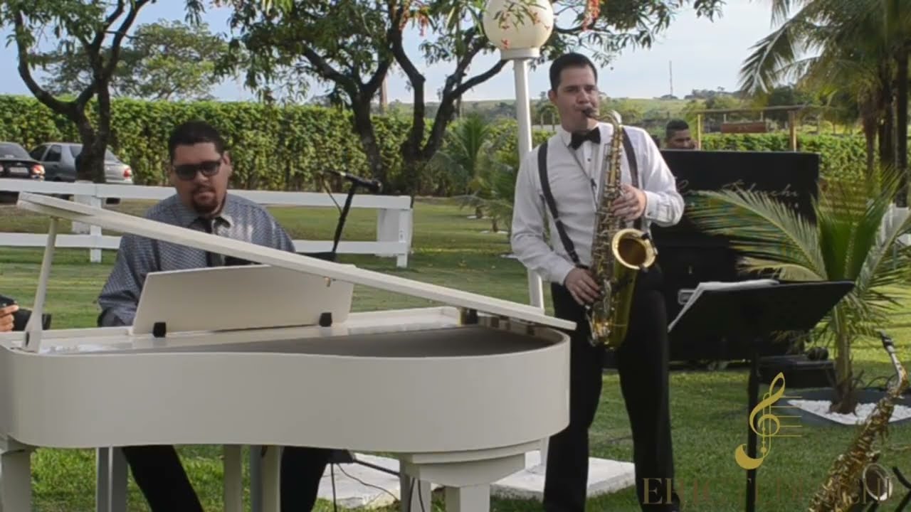 Entrada da Florista com Sax e Piano de Cauda | Casamento ao Ar Livre – “Just the Way You Are”
