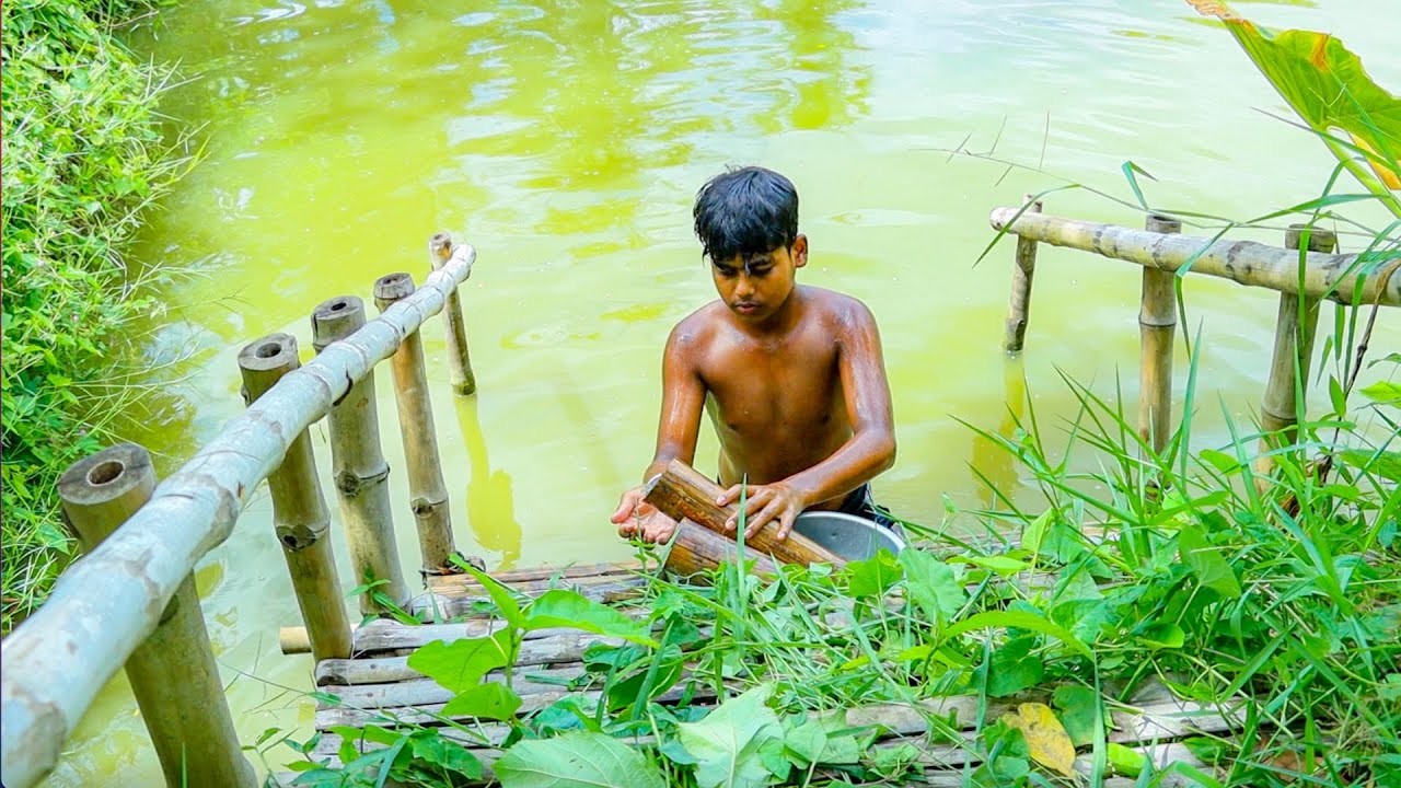 How to Fishing Easy With bamboo Trap | New Fishing Method |