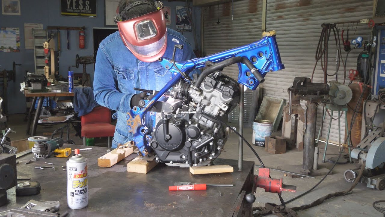 魔改造　ＹＡＭＡＨＡのＹＺ85にスズキＧＳＸ125のエンジンを積んでスペシャルバイクを作る！