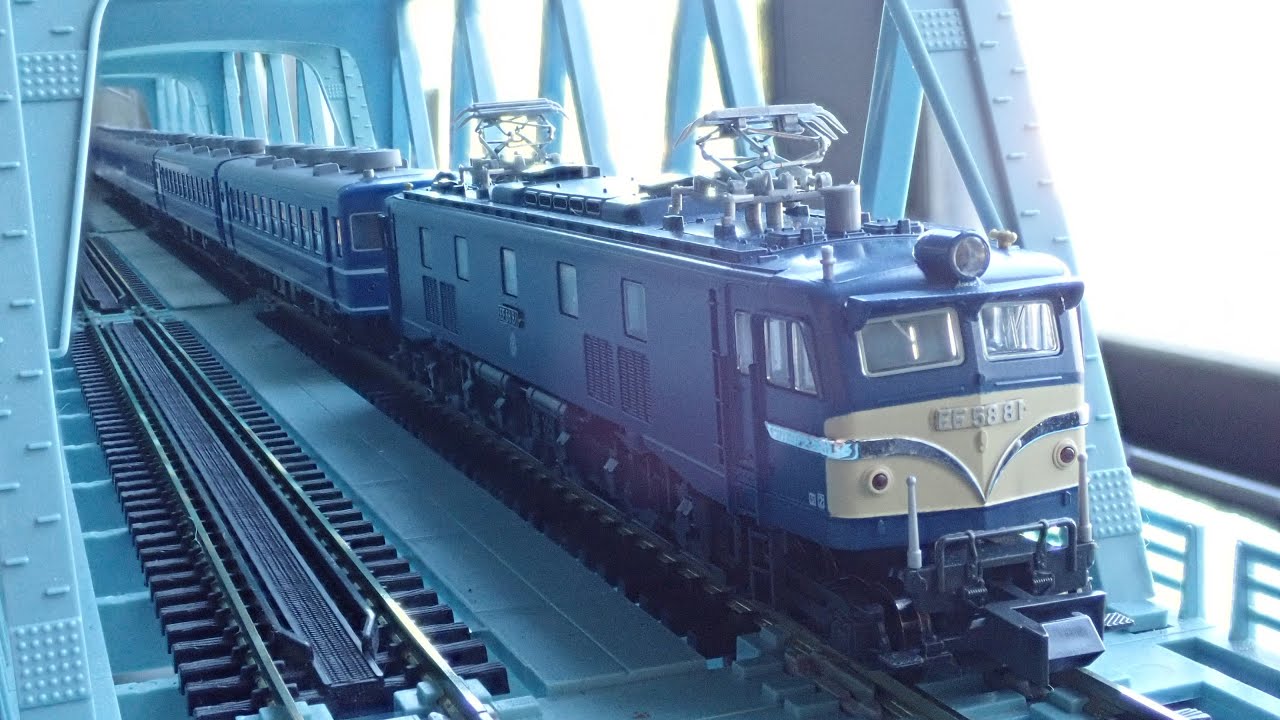 KATO EF58 81(広)牽引の荷物列車