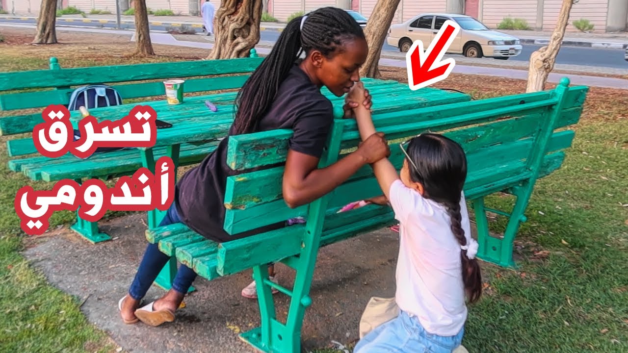 لما مفجوعة الاندومي  تسر ق عشان الناس تحبها  😱😱 شوفوا شو صار  - سوالف بناتي