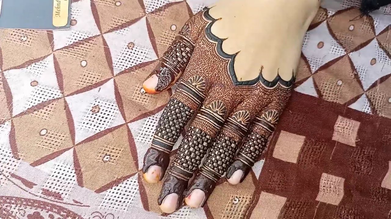 The beautiful Mehrab Mehndi Design
