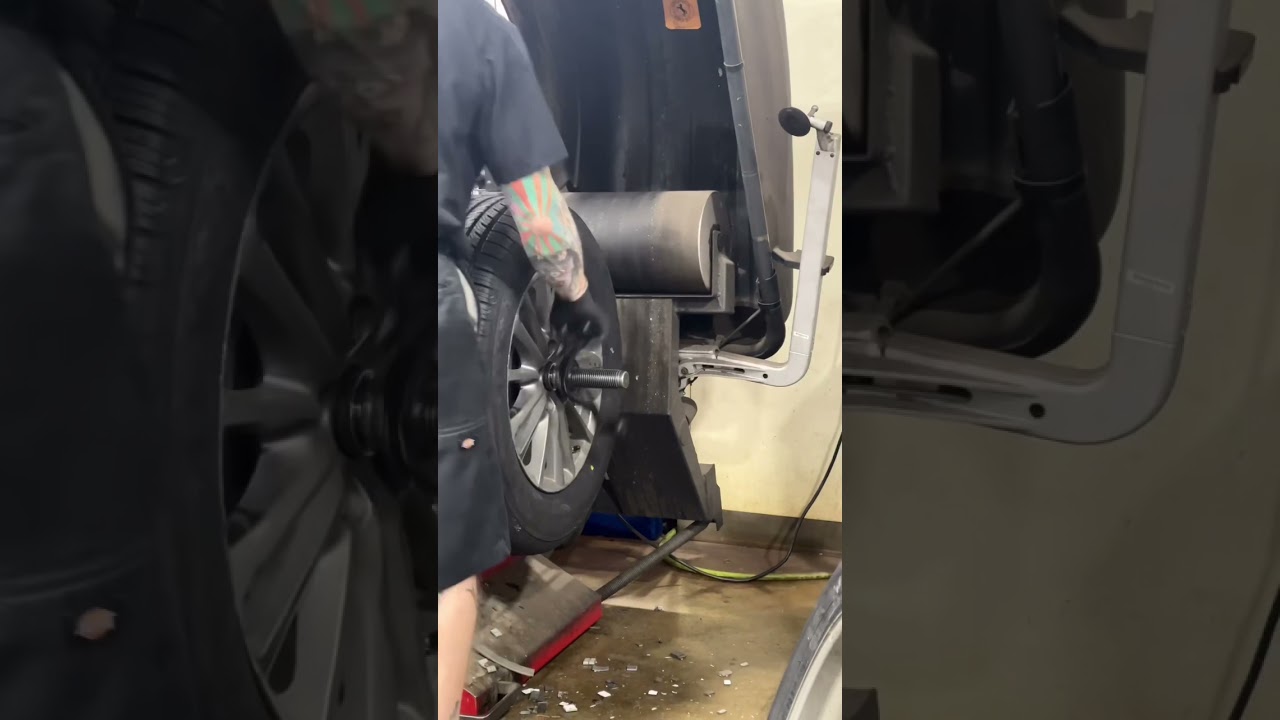 The process of tire balancing 👀 #cars #carmaintenance #cartips #tires #maintenance