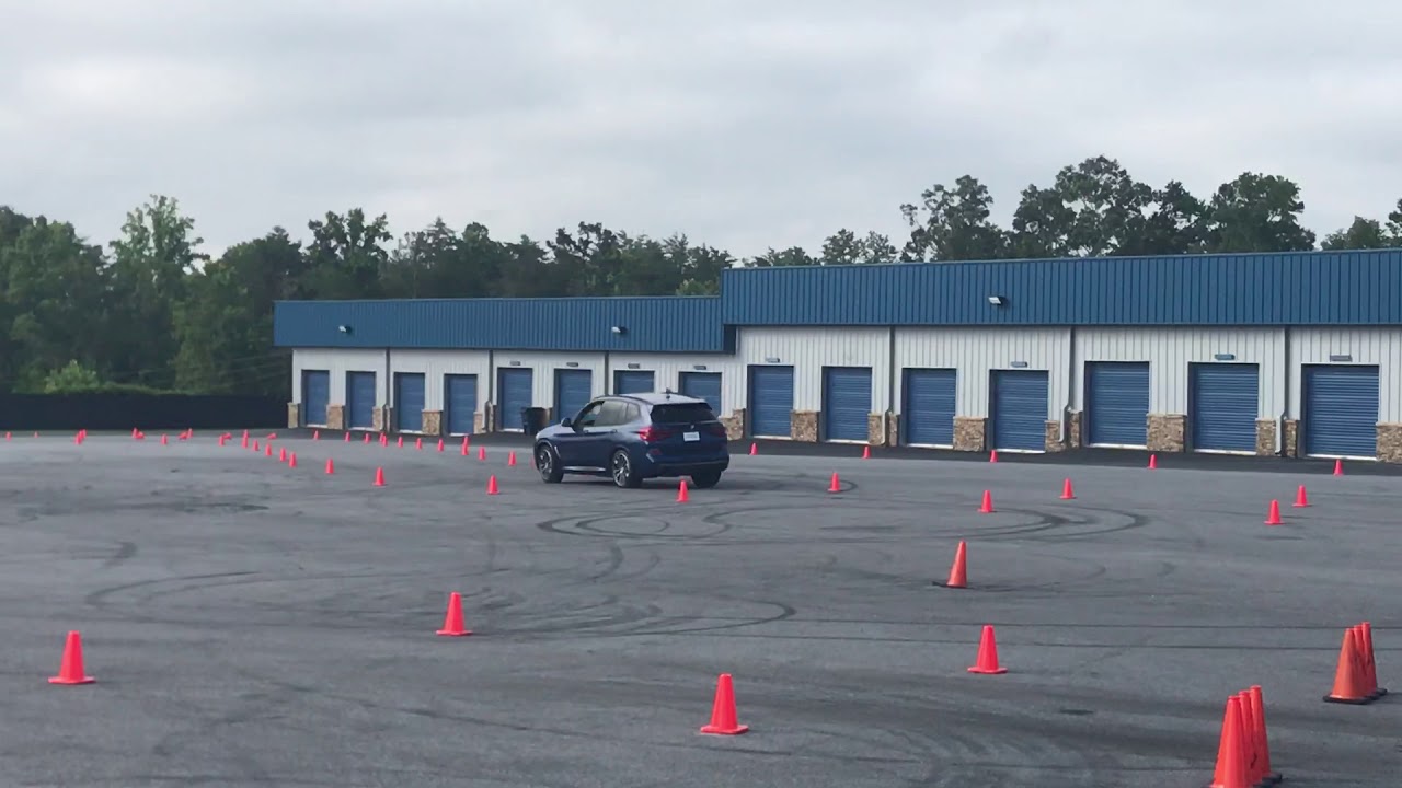 BMW X3 M40i handling on the slalom course.