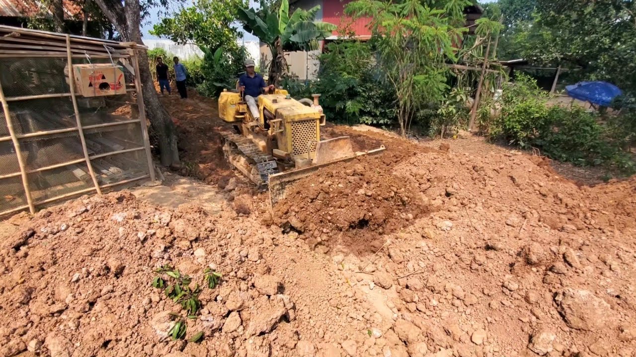 Just New Project!! Skilled Operation with MITSUBISHI Dozer and Dump Trucks Filling Land around home 