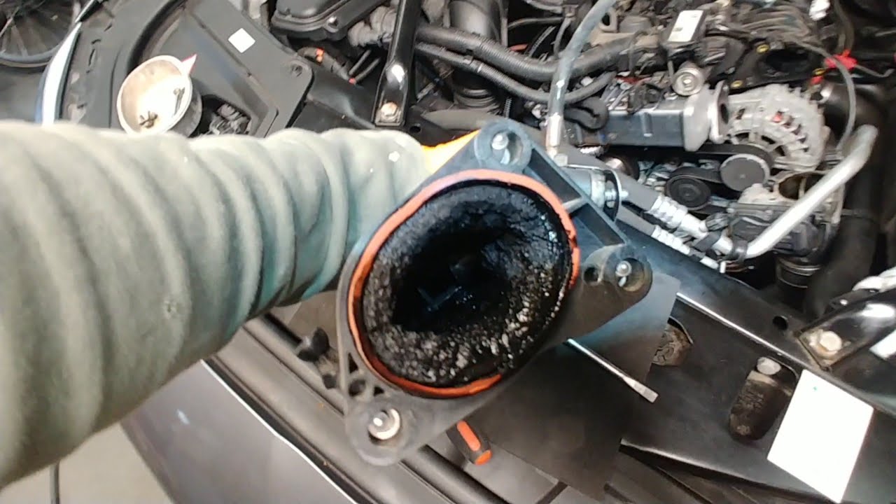 BMW F11 / F10 N47 Reinigung Ansaugbrücke / Luftsammler, Einlasskanäle, wechsel Wasseranschlusstutzen