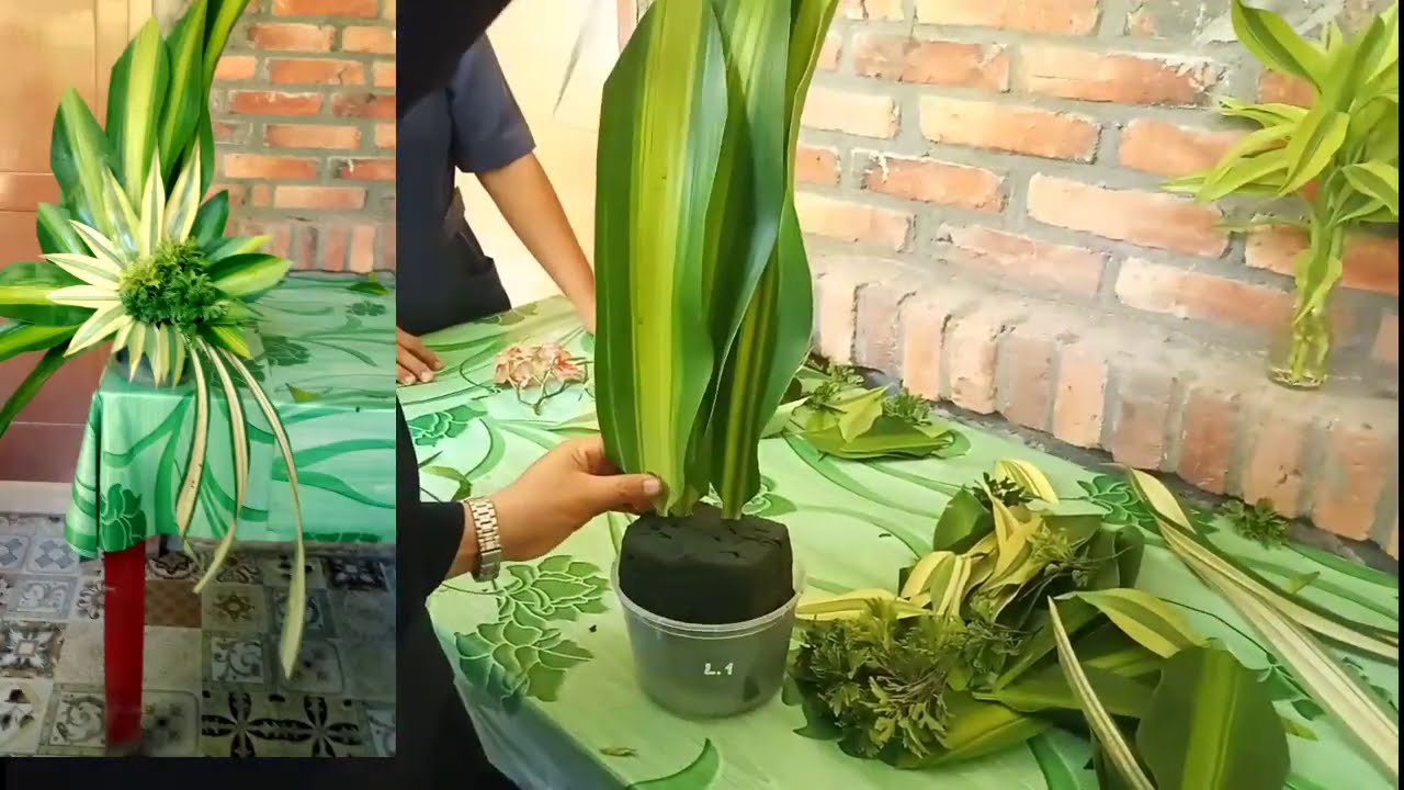 SENI MERANGKAI DAUN