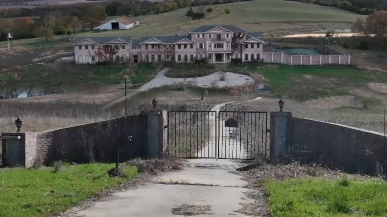 ABANDONED Texas Mega Mansion That NOBODY Wants to Buy
