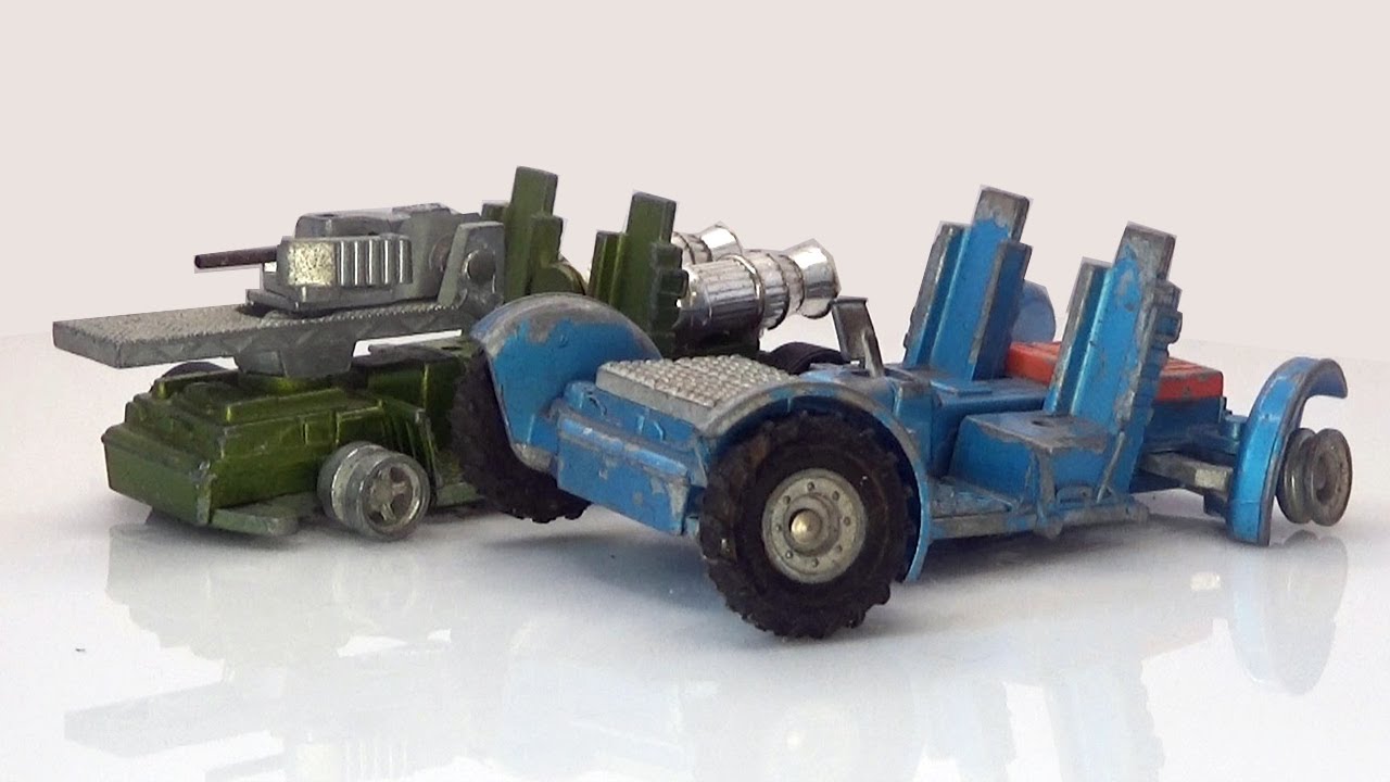 Лунный вездеход Dinky и Галактическая боевая колесница. Реставрация литых моделей.