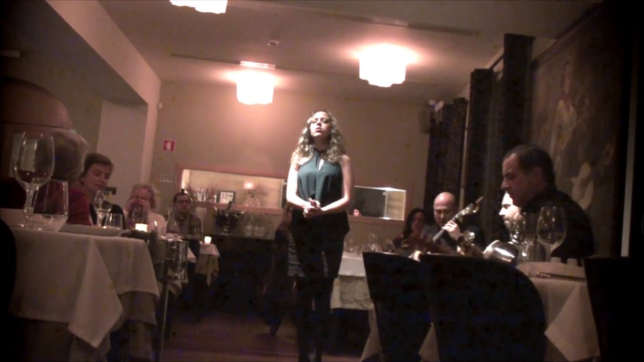 Fado , Barbara Santos ~ Quem me dera ser o fado . Na Adega Machado