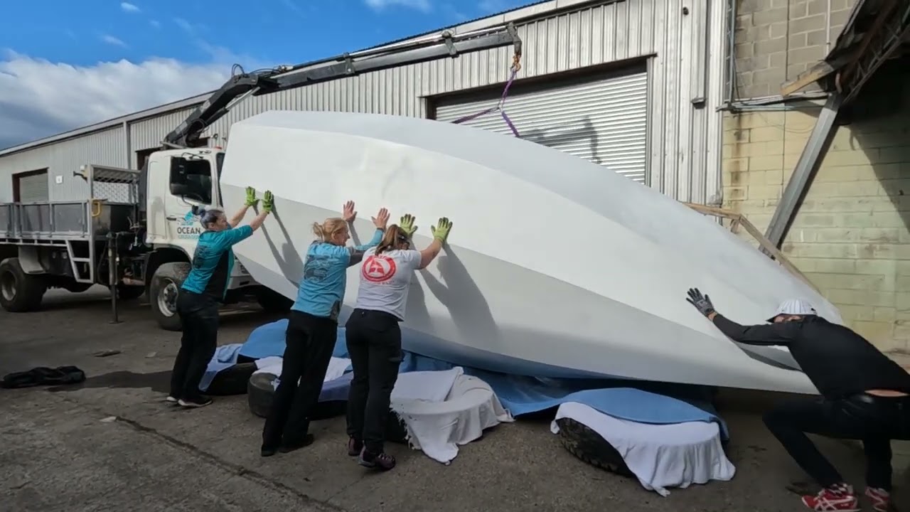 Class Globe 5.80 Hull #Boat2 Turning