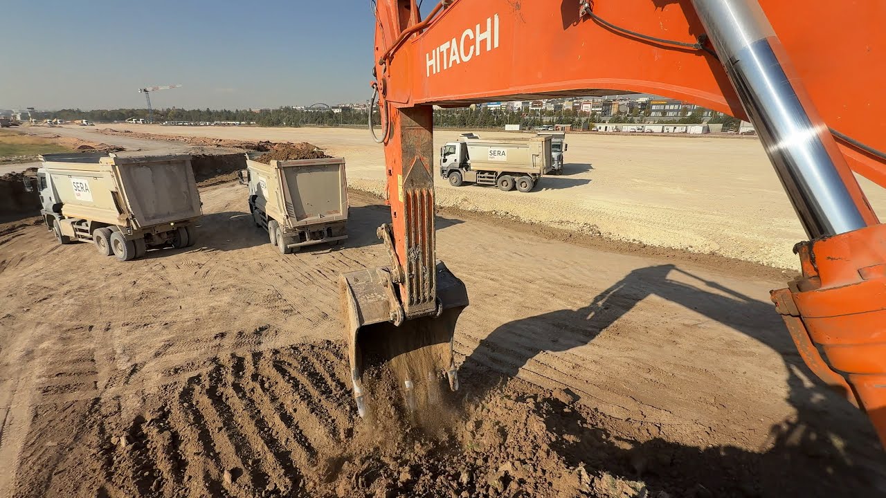 Hitachi Excavator Truck Loading