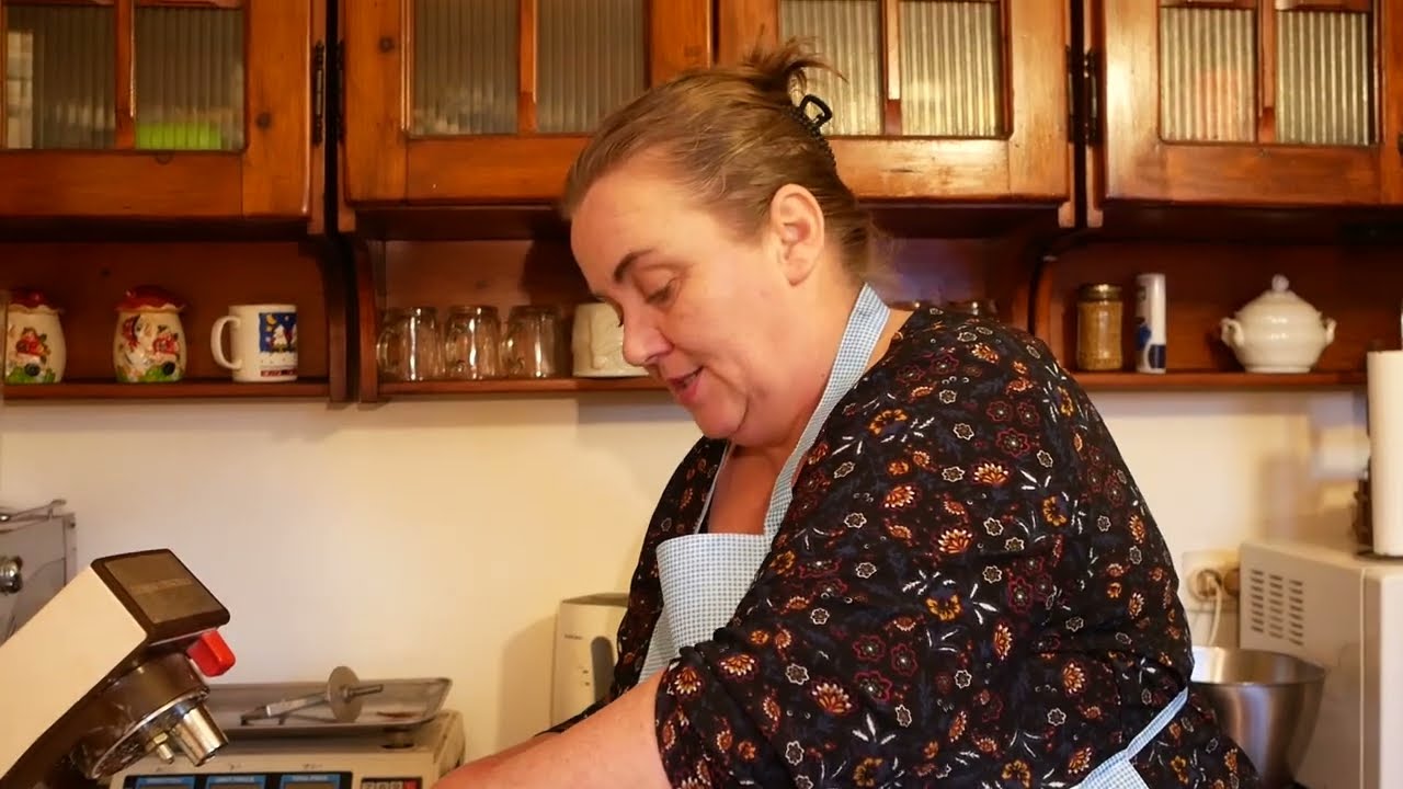 Negresă cu spumă dealbuș (cu bezea )și glazură de Ciocolată