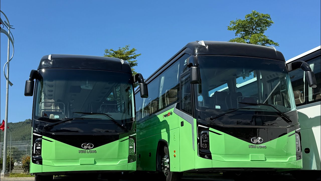 Nh&agrave; m&aacute;y Kim Long Motor tiếp tục ra nhiều xe kh&aacute;ch 47 chỗ đẹp
