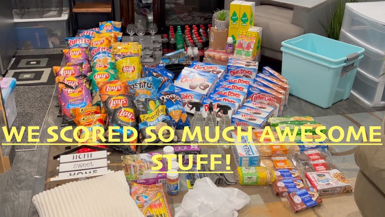 DUMPSTER DIVIN// HOLY CANNOLIS I DIDN'T THINK WE FOUND AS MUCH AS WE DID TILL I LAID IT ALL OUT😱