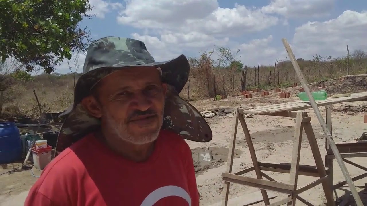 mais uma vez mostrando Zé Pedro na construção de sua casa