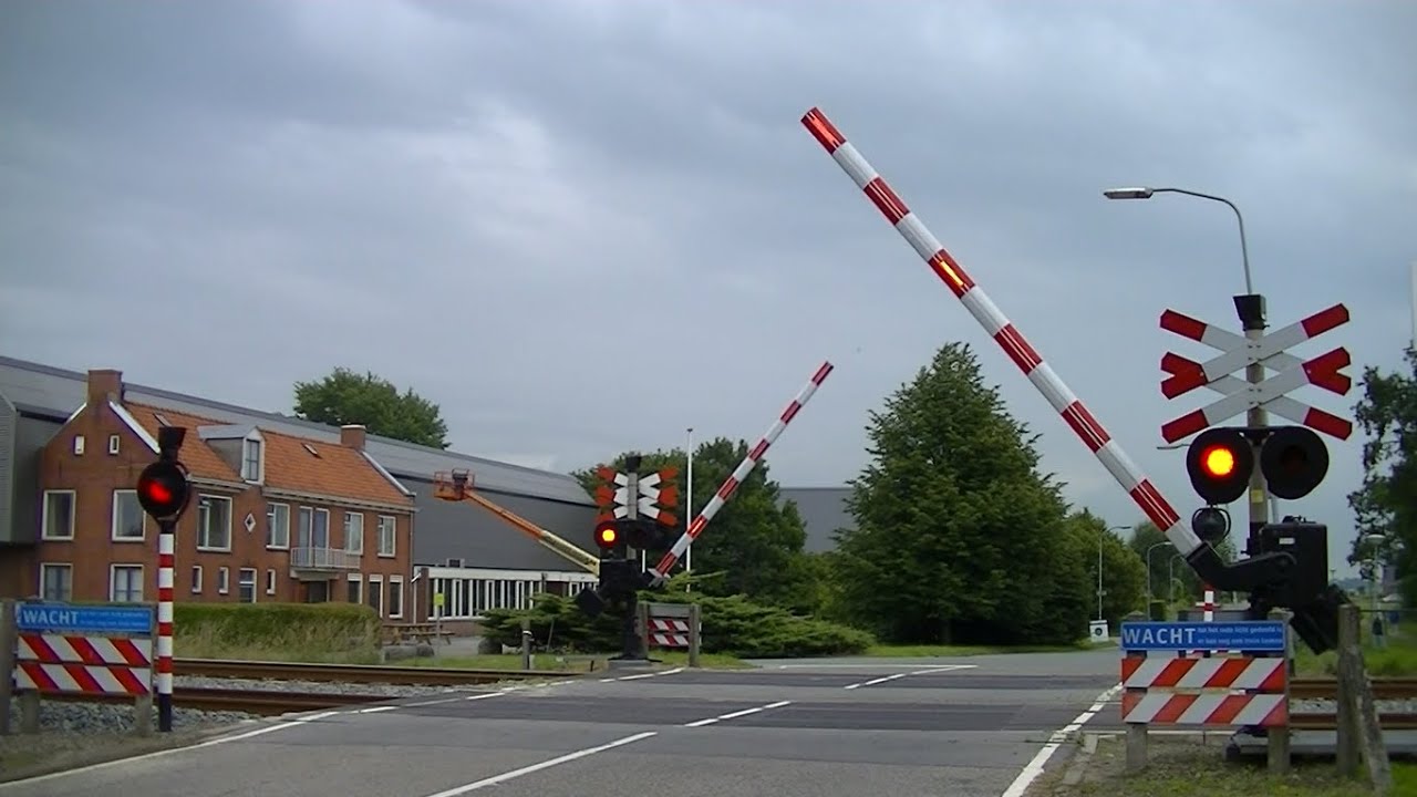 Spoorwegovergang Baflo // Dutch railroad crossing