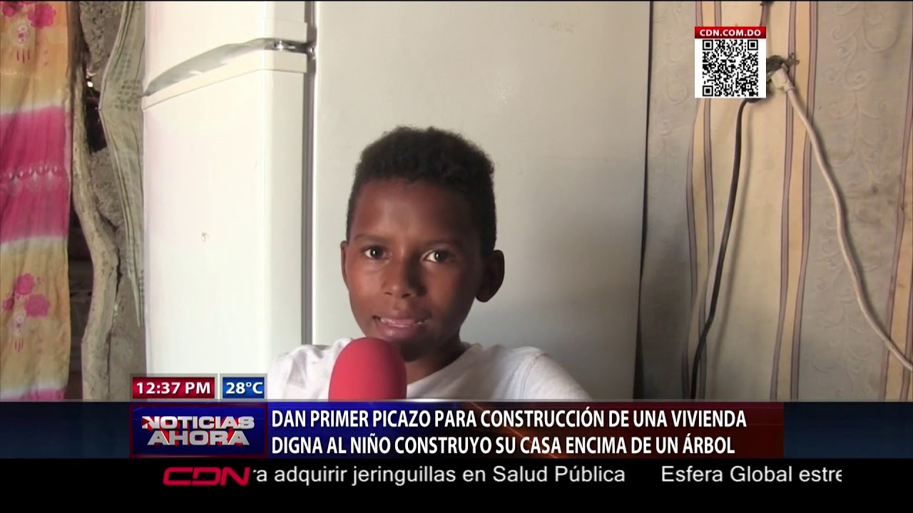 Dan primer picazo para construcción de vivienda digna al niño que vive encima de un árbol en Azua