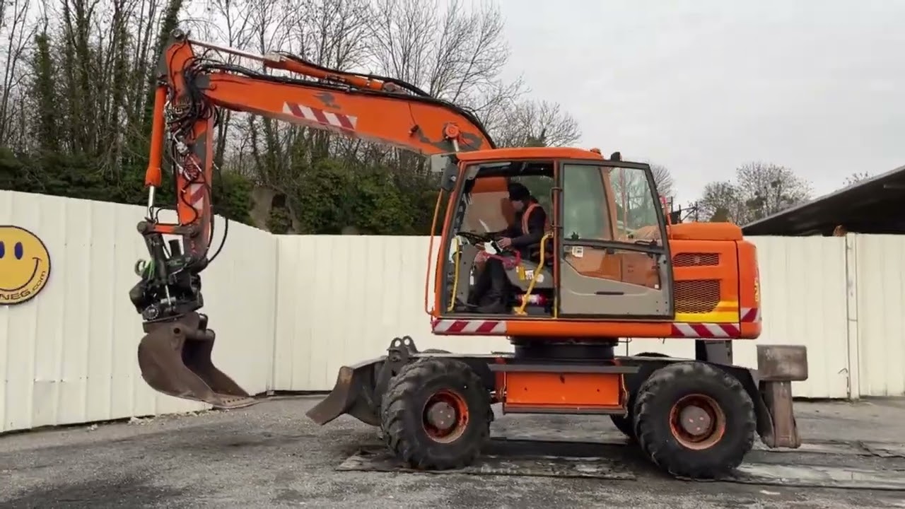 Pelle sur pneus Volvo EW140D