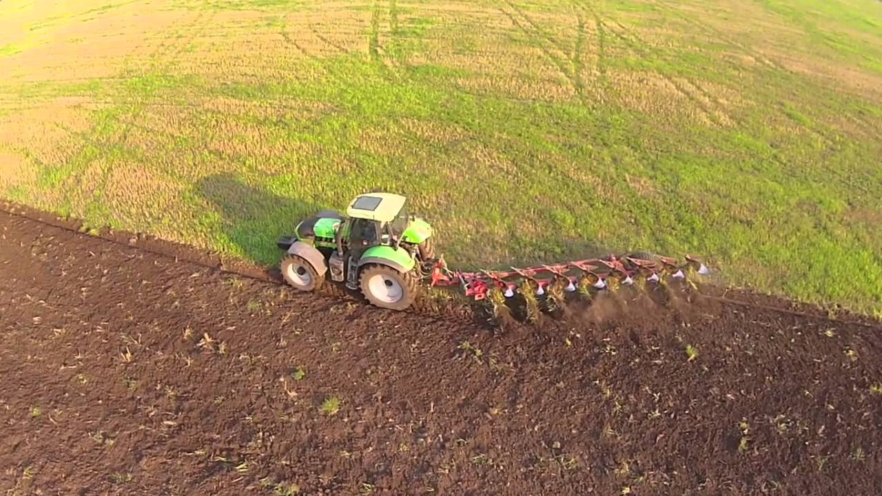Ploughing with Deutz-Fahr Agrotron 265