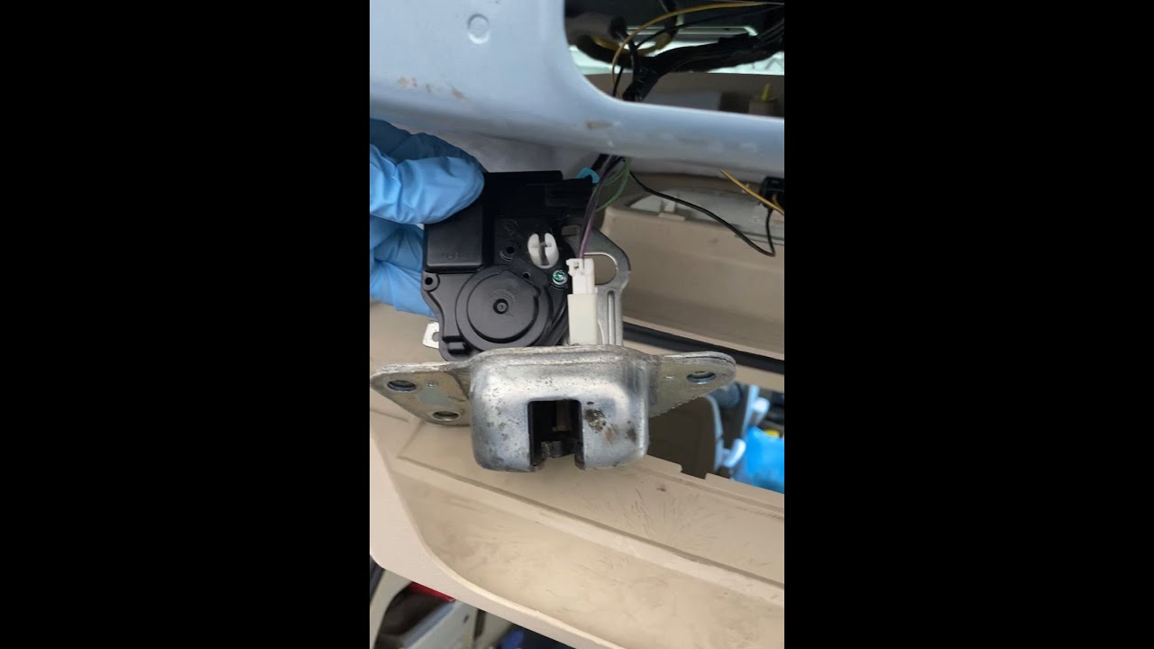 Liftgate Latch Replacement 2008 Chrysler Town & Country