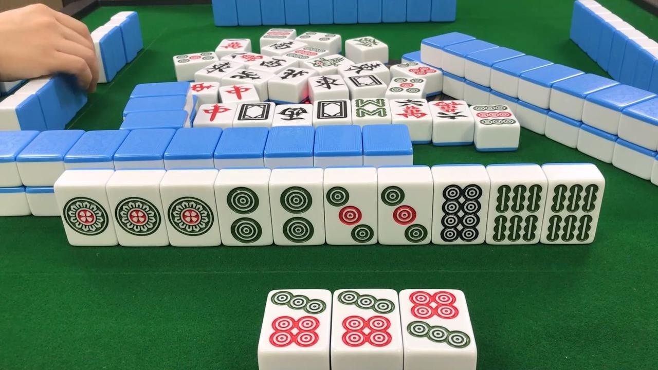 看起手上牌这架势，这局还不是小哥说了算，不知道最后能不能成功