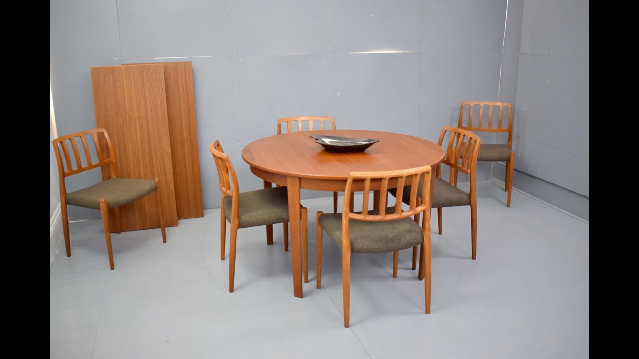 Round vintage teak dining table produced by Danish Mobelfabrik