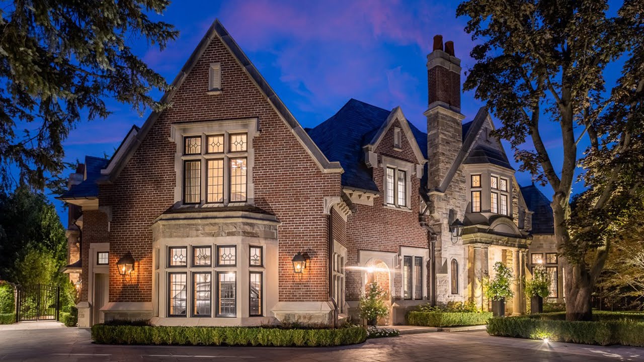 The Manor - 15 Chieftain Crescent, Toronto