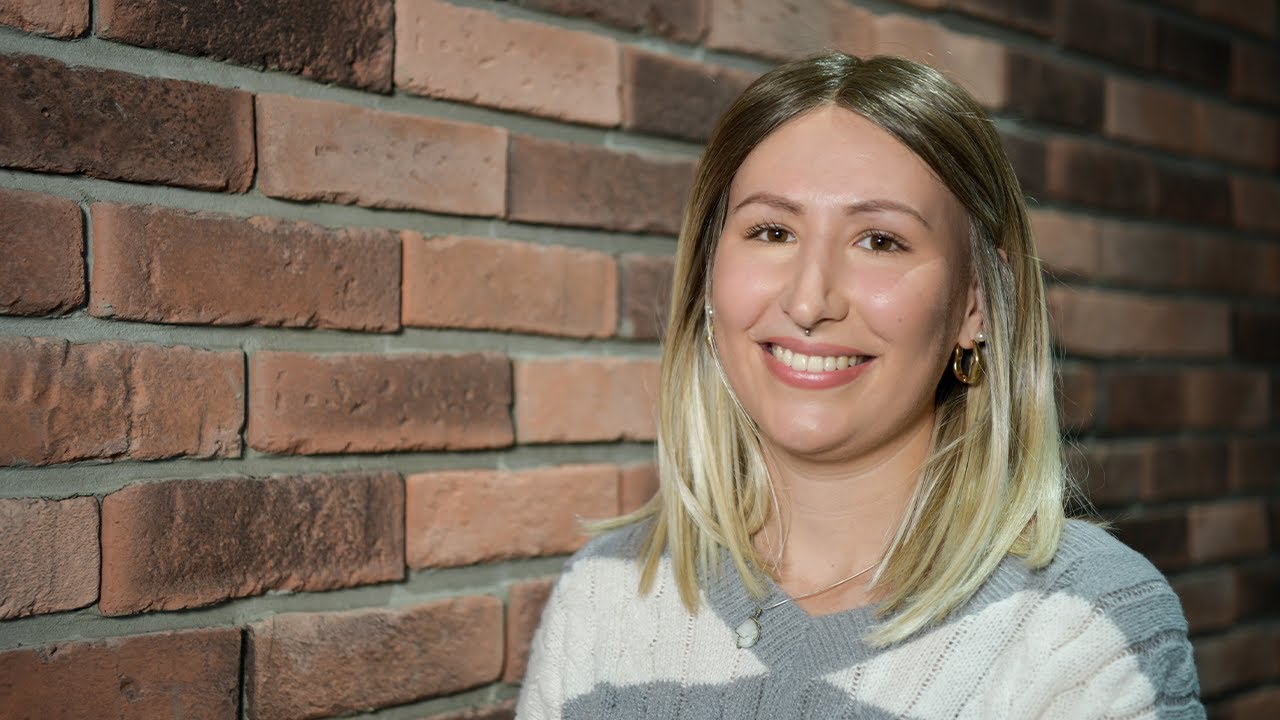 Pri 24 letih zbolela za rakom: “Kdorkoli je tam zgoraj, ima še načrte zame”