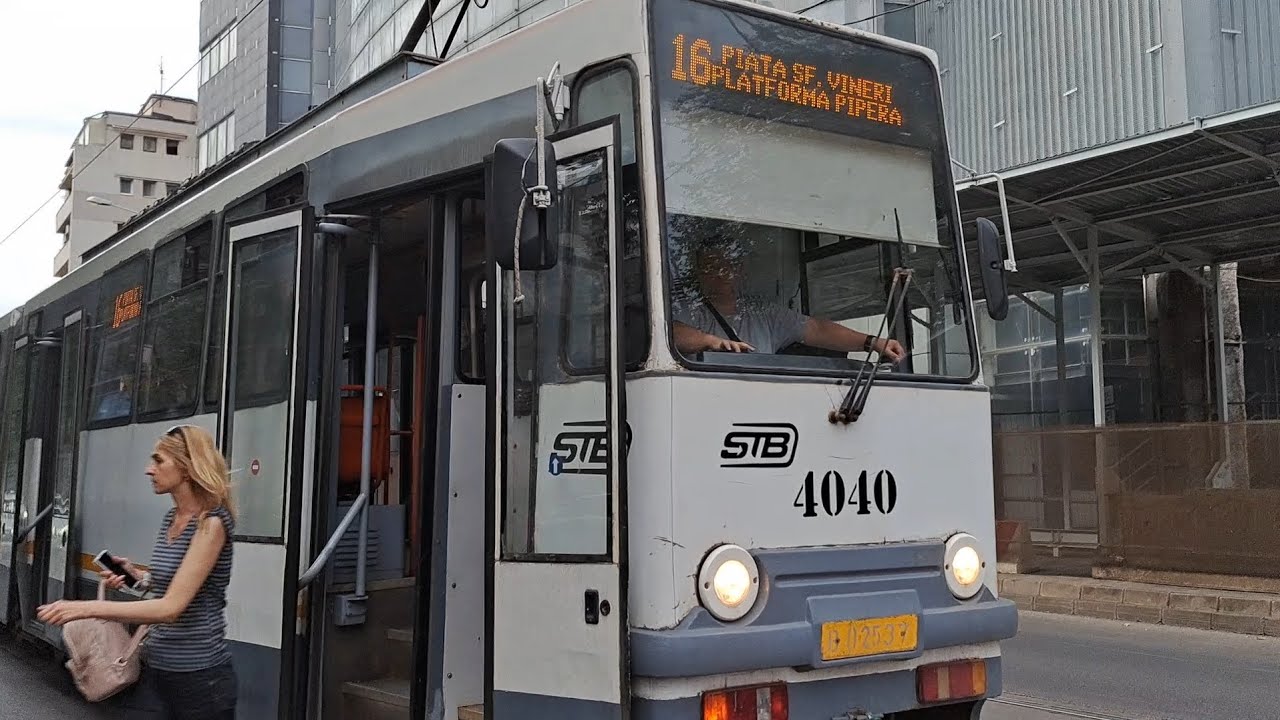 Back view, tram V3A-2S-93 #4040, line 16: Boulevard Carol I - Sfânta Vineri square (27.08.2024)