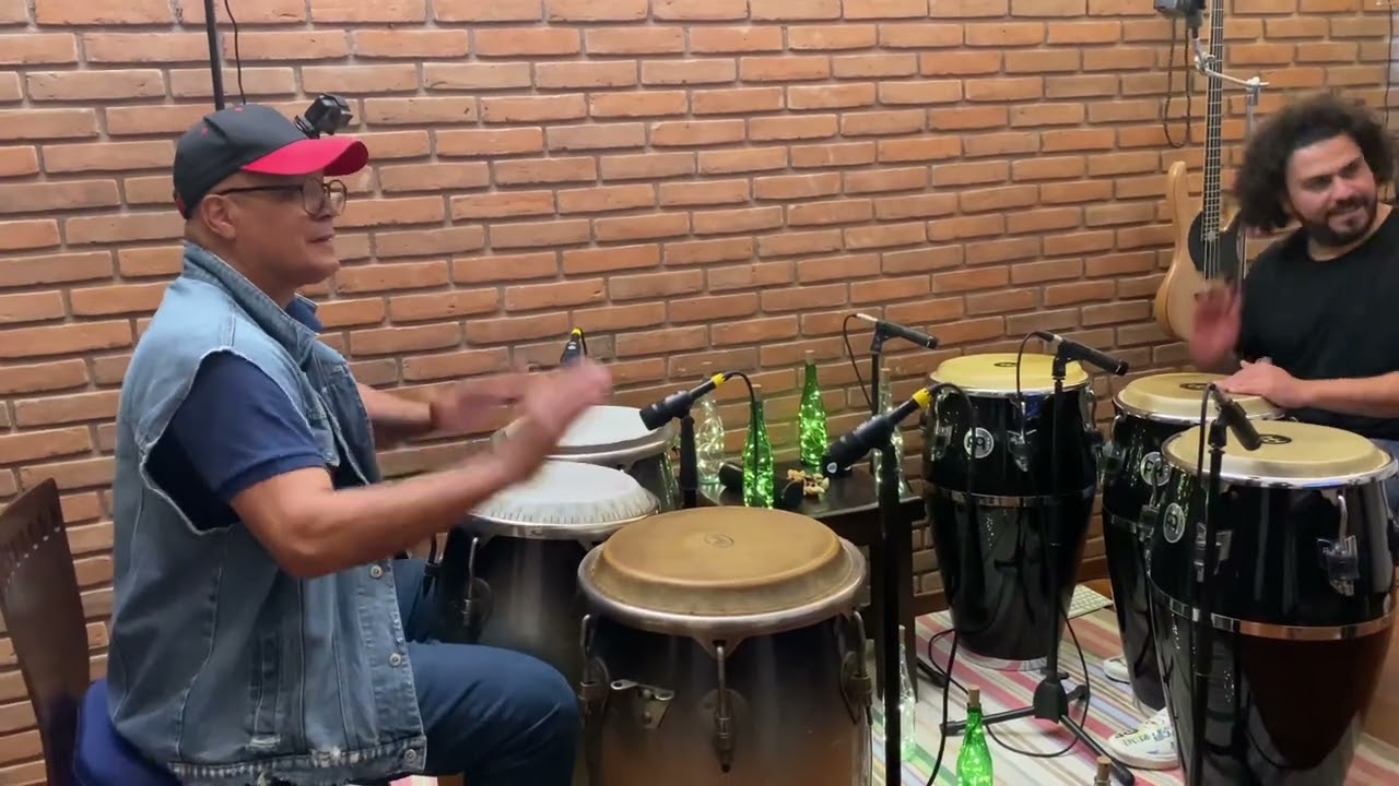 “Improvisación No. 4” del Maestro Roberto Vizcaíno. Solo e improvisación con 3 congas