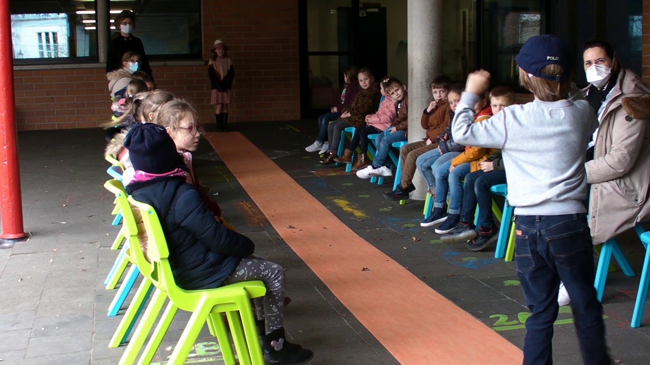 Hoedenshow in 2C