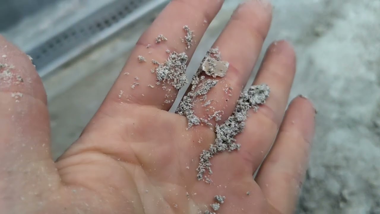 Épített zuhanyzó vízesedés miatti bontása