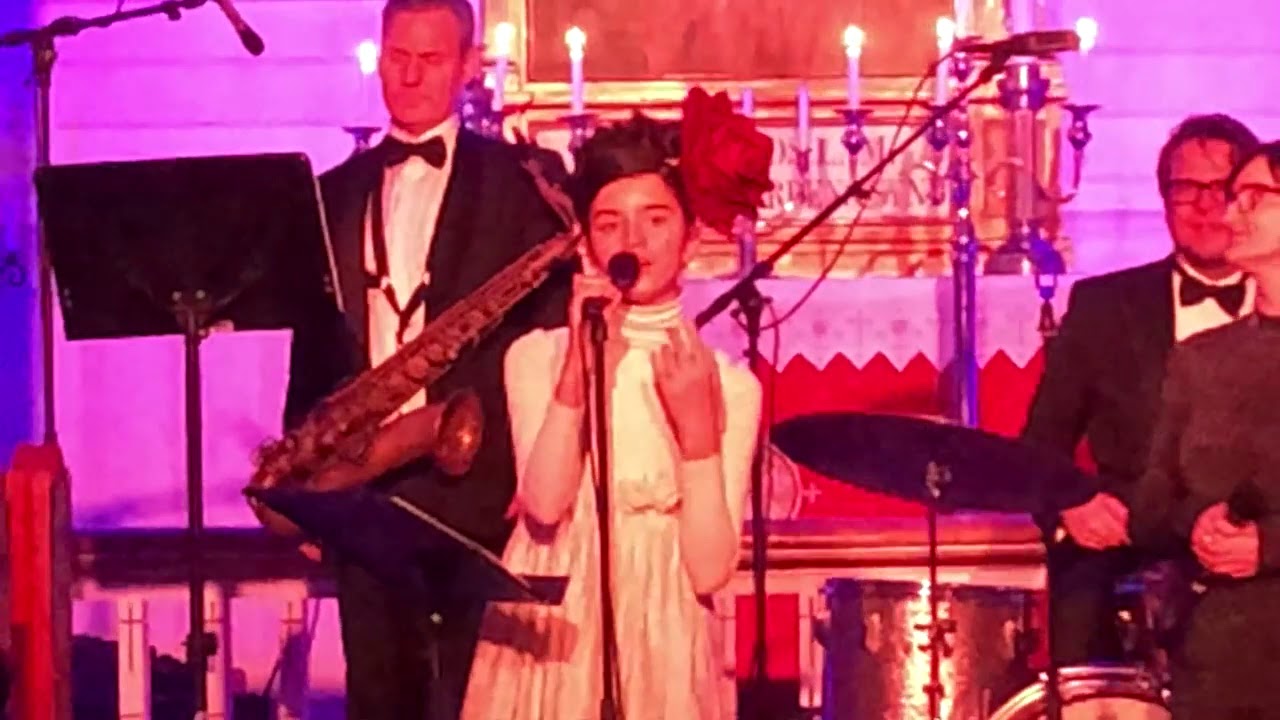 Angelina Jordan concert (The Christmas song) Nat King Cole