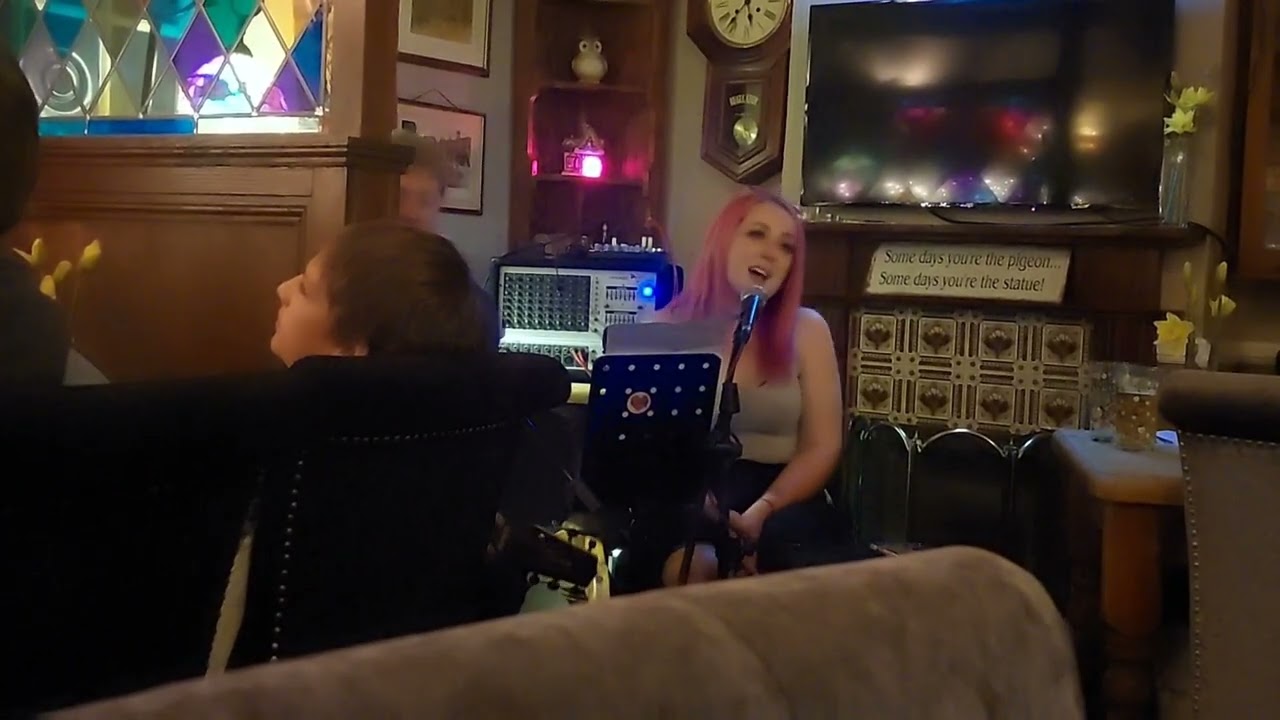 Hey Bestie- Strawberry Moon 🍓🌙  Live at the Village Inn, Shanklin