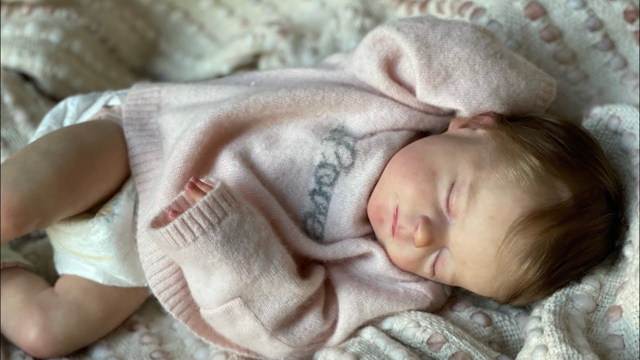 Amelia by Joanna Kazmierczak- Changing Video