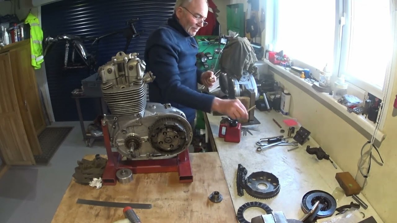BSA B25 Starfire Primary Drive and Clutch Setup Part 7
